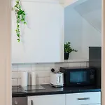 Modern 3-bedroom Near Centre Daire *