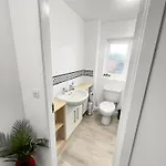 New Getaway House With 2 Free Parking Apartment