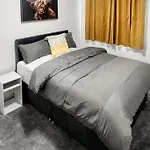 Apartment New Getaway House With 2 Free Parking