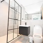 Contemporary 2 Bed *
