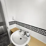 New Getaway House With 2 Free Parking *