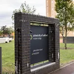 约翰·莱斯特&埃德·科尔曼公寓（校园住宿） *