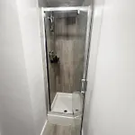 New Getaway House With 2 Free Parking Apartment