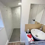 Lux Shared Flat With 2 Private Bedrooms And 2 Private En-suite Bathrooms * Manchester