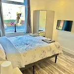 Lux Shared Flat With 2 Private Bedrooms And 2 Private En-suite Bathrooms *