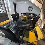 Charming Tudor White House Free Wifi * マンチェスター