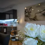 Super King Penthouse Minutes From Arndale Centre - Pass The Keys Apart Otel