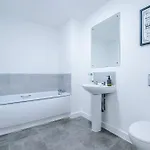 公寓 Large 2 Bedroom With Balcony By Host A *