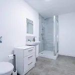 Large 2 Bedroom With Balcony By Host A Manchester