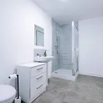 Large 2 Bedroom With Balcony By Host A Apartmán Manchester