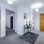Large 2 Bedroom With Balcony By Host A Apartmán *