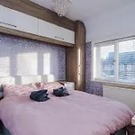 Prázdninový dům 3br By Kammili With Free Parking & Fast Access Manchester