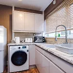 Prázdninový dům 3br By Kammili With Free Parking & Fast Access Manchester