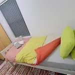 Mcrshared House-big Bedroom Sleeps 3 Tatil Evi *