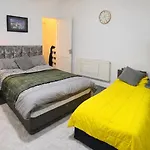 Mcrshared House-big Bedroom Sleeps 3