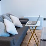 Luxury 2 Bed Apartment, With A Balcony & Canal View In Centre! * Manchester