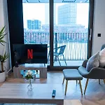 Luxury 2 Bed Apartment, With A Balcony & Canal View In Centre! *