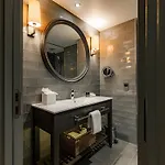 Dakota Airport 4*
