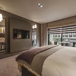 Dakota Airport 4*