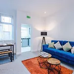Vakantiehuis 3 Bedroom Town House - Etihad Stadium - Free Parking