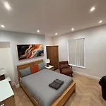 Hendham - Near Etihad Stadium, Coop Live Arena, National Cycling Centre & 24 Hour Asda بيت ضيافة