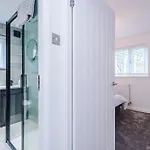 Дом отдыха Stylish 2br House For 4 In With Parking *