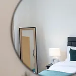 Дом отдыха Entire House With Two Self-contained Flats