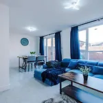 Pearl Reside - Sleeps 5, Free Parking & 5 Mins Centre 펜션 *