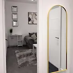 Дом отдыха Boutique Mcr With Games Table, Sleeps 9