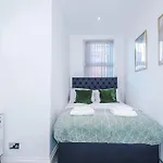 Vakantiehuis 3 Bedroom Town House - Etihad Stadium - Free Parking *