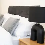 Entire House With Two Self-contained Flats * Манчестер