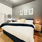 別荘 3br House Near Old Trafford With Games Sleeps 8