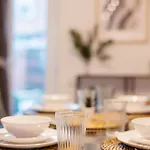 Casa de Férias Modern 3 Bedroom House In Salford, Sleeps 6, 16 Minutes From Centre, Free Parking & Wi-fi, Weekly And Monthly Stays, Great Rates Available At Peachy Manchester