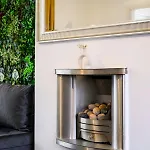 The Vibe & Play Hangout - Hot Tub Retreat Nyaraló