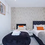 3 Bedroom Town House - Etihad Stadium - Free Parking 別荘