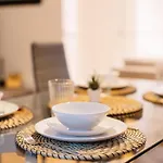 度假居 3 Bedroom House In Salford - Sleeps 6 Guests, Contractors, Groups, Families, Business, Leisure & Relocation Welcome, 15 Minutes From Centre, Fast Wi-fi, Smart Tv In Each Bedroom And Free Parking, Long & Short Welcome 曼彻斯特