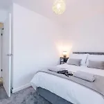 Дом отдыха Stylish 2br House For 4 In With Parking Манчестер