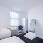 Vakantiehuis 3 Bedroom Town House - Etihad Stadium - Free Parking *