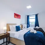 Pearl Reside - Sleeps 5, Free Parking & 5 Mins Centre *