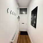 3br House Near Old Trafford With Games Sleeps 8 Манчестер