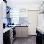 Дом отдыха Cosy Luxe With Fresh Bakes Манчестер