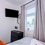 8min To Metrolink 20min To Etihad And Coop Live With Free Parking
