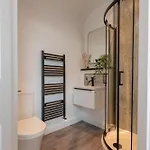 Stylish Comfort Retreat - Salford, Sleeps 8 Prázdninový dům Manchester
