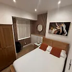 Hendham - Near Etihad Stadium, Coop Live Arena, National Cycling Centre & 24 Hour Asda Penzion Manchester