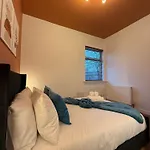 3br House Near Old Trafford With Games Sleeps 8 曼彻斯特