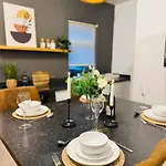 3br House Near Old Trafford With Games Sleeps 8 * マンチェスター