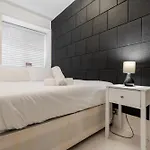 Modern Centre 3bd - Fire Pit - Free Parking בית נופש