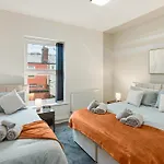 بيت للعطل 2 Bedroom 5 Beds House 10 Minutes Away From Centre And Hospitals On Street Parking ,great For Long Term Contractors And Hospital Workers *