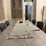 Large Luxury 4 Bedroom With Parking