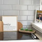 Entire House With Two Self-contained Flats Дом отдыха